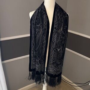 Source Unknown Black and Gray Scarf